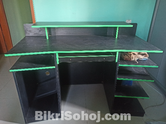 কম্পিউটার টেবিল  বিক্রি হবে
